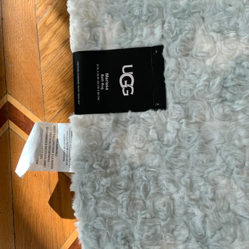 NWT Marissa bath rug